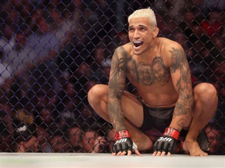 Does Charles Oliveira Have A Wife?