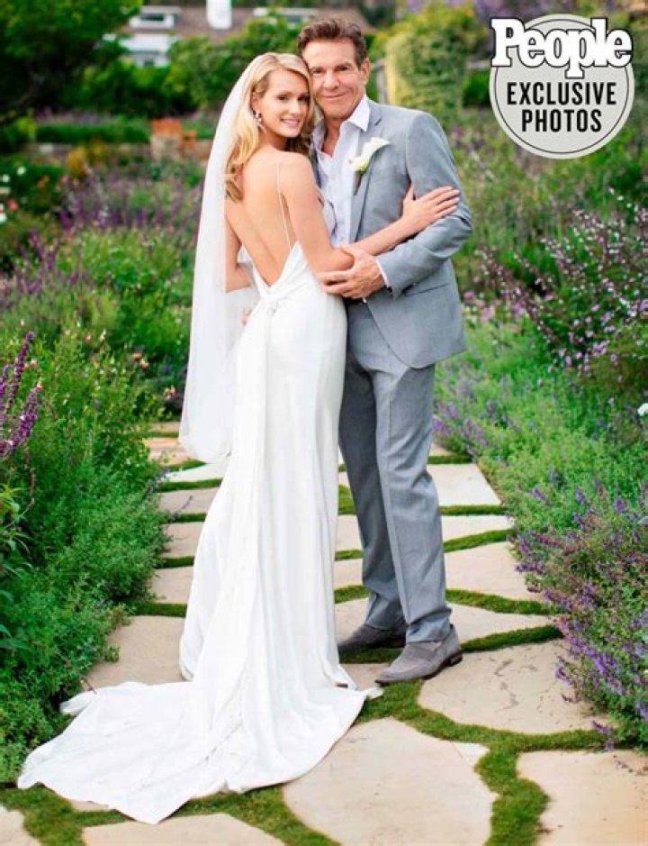 Is Elaine Hendrix Married?